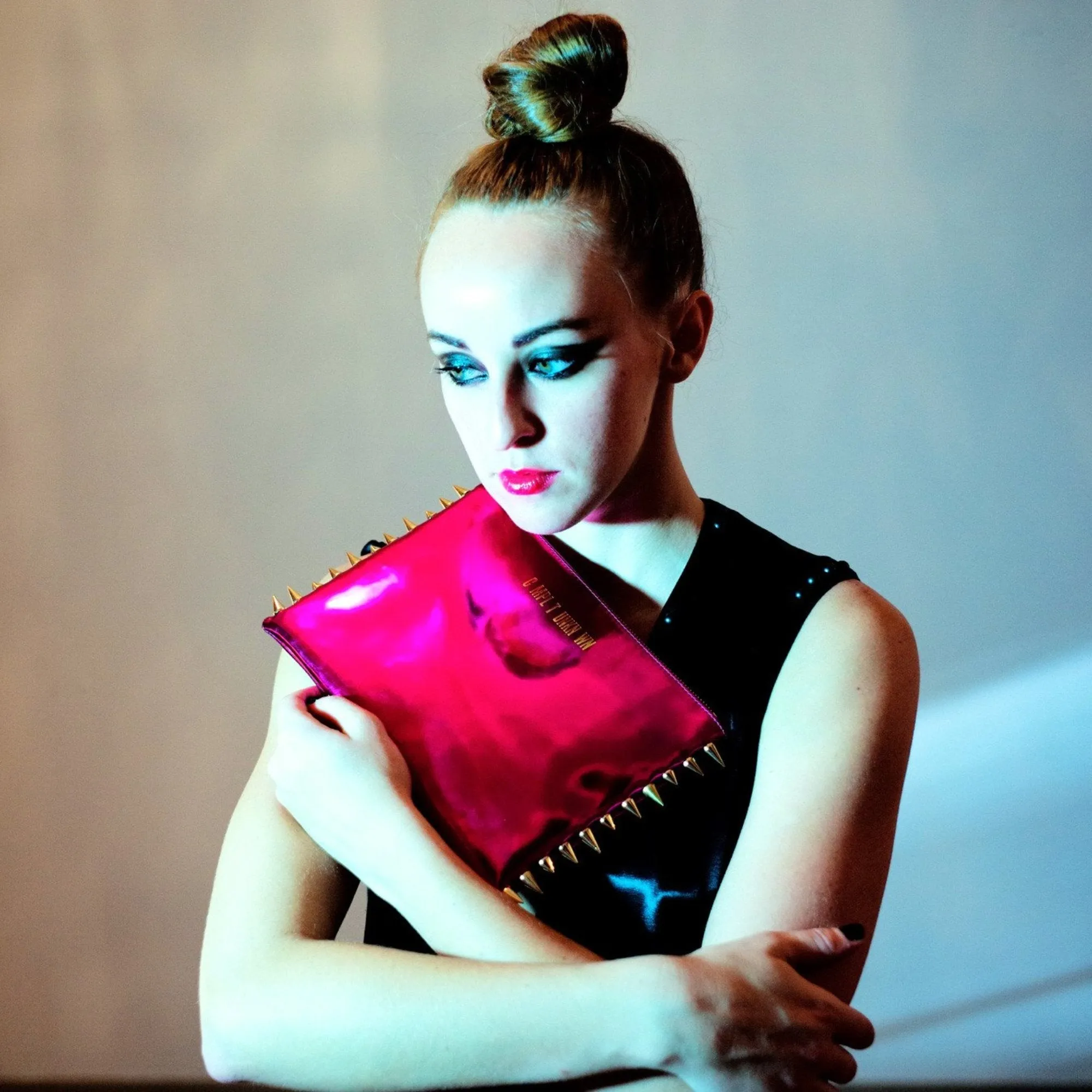 FUCHSIA METAL GOLD CLUTCH BAG